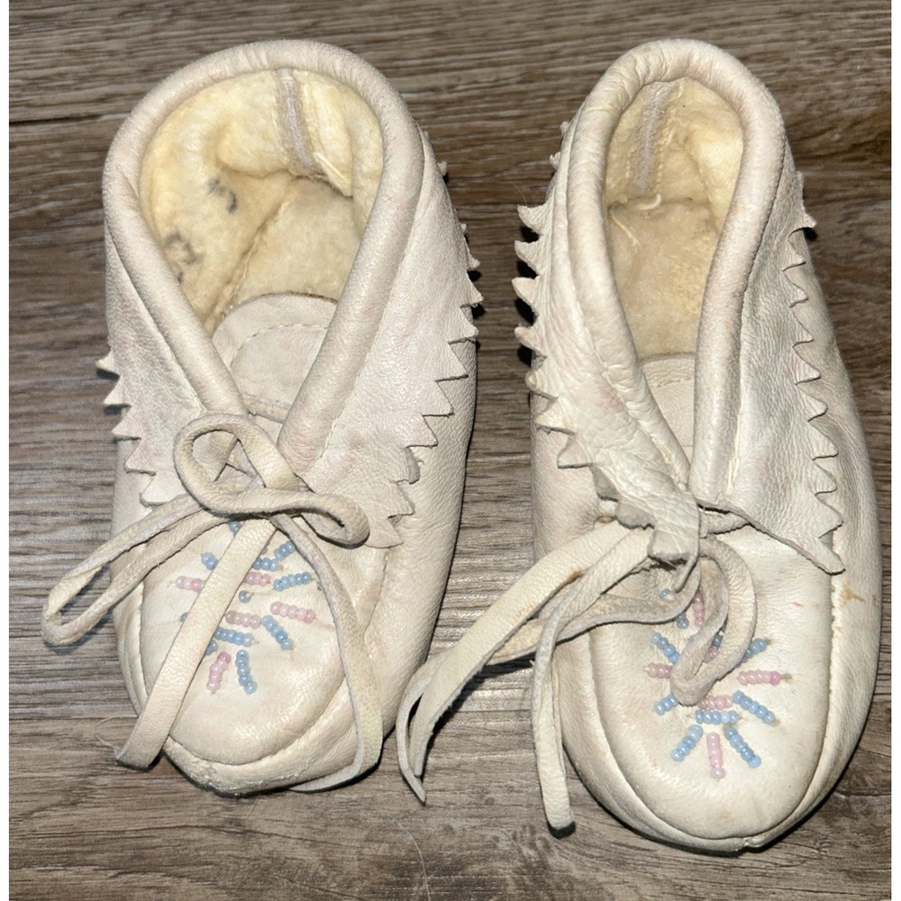 VTG Hand Beaded Soft Leather Idian Design Child's Moccasins Leather Sz 3